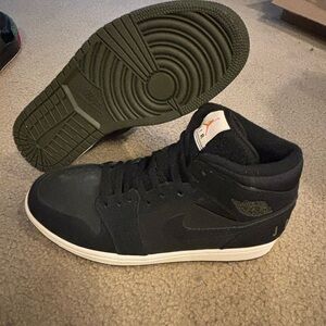 Air Jordan 1 Mid - Black/Olive Canvas